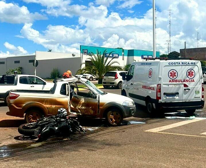 Imagem de compartilhamento para o artigo Acidente grave entre Yamaha XJ6 e Strada deixa motociclista em estado crítico em Costa Rica da MS Todo dia